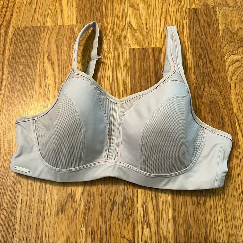 Chantelle Light Gray High Impact bra. - Picture 2 of 13